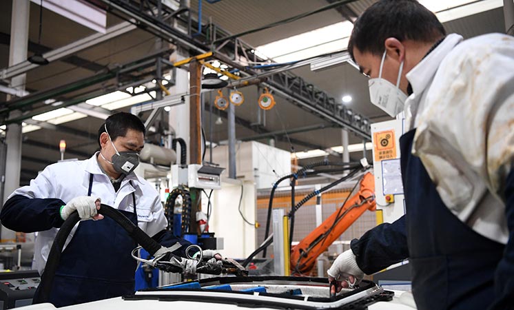 新華社評論員：堅持疫情防控和經(jīng)濟(jì)社會發(fā)展&ldquo;兩手抓&rdquo;