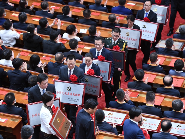 新華社評(píng)論員：牢牢把握抗疫斗爭的深刻啟示