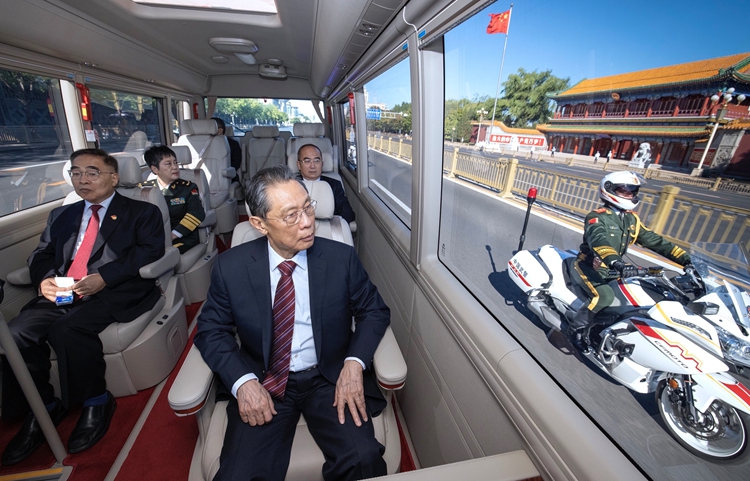 學(xué)習(xí)快評(píng)丨以國之名向最美天使致敬！