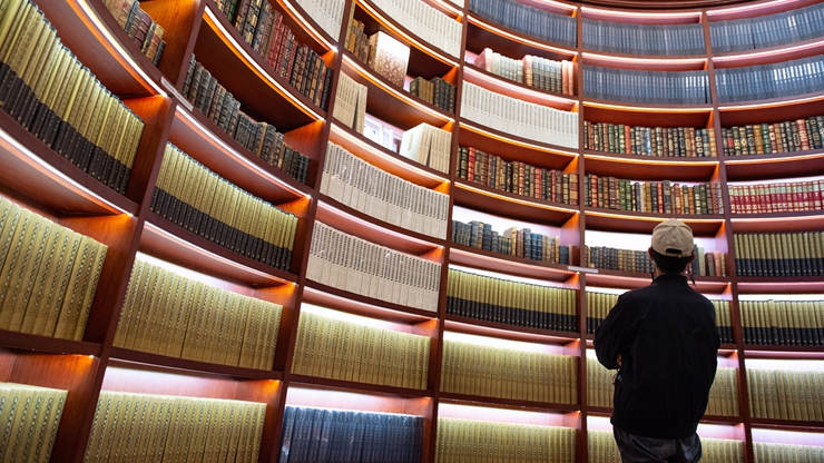 新華社評(píng)論員：弘揚(yáng)核心價(jià)值，堅(jiān)定文化自信