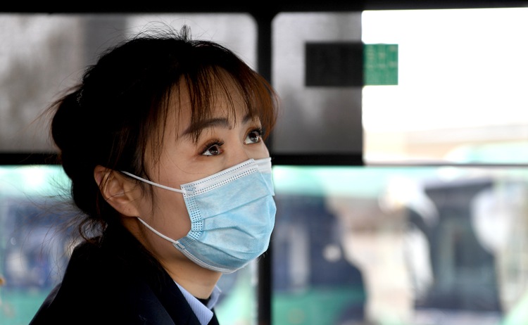 黃菲：眼睛會(huì)&ldquo;說(shuō)話(huà)&rdquo;的公交女車(chē)長(zhǎng)