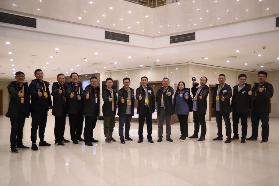 新華網(wǎng)國(guó)慶前方報(bào)道團(tuán)隊(duì)，出發(fā)啦！