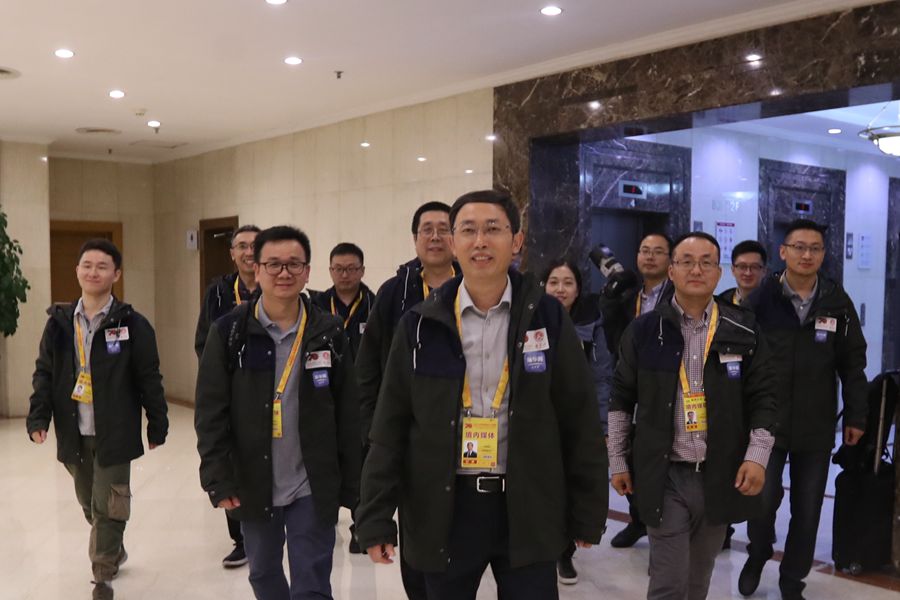 新華網(wǎng)國(guó)慶前方報(bào)道團(tuán)隊(duì)，出發(fā)啦！