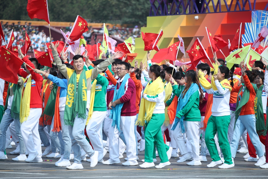 群眾大游行，歡樂(lè)的海洋！