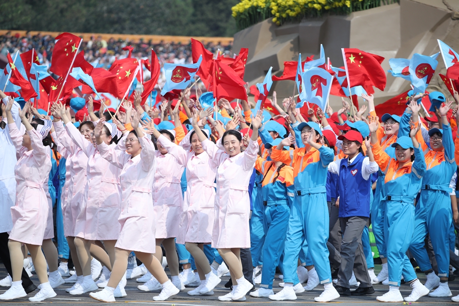 群眾大游行，歡樂(lè)的海洋！