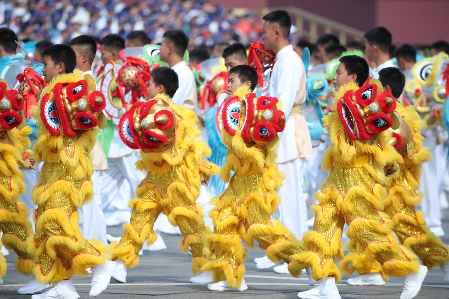 群眾大游行，歡樂(lè)的海洋！