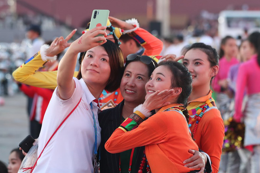 今晚，我們歡聚在天安門廣場(chǎng)