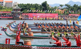 2018海峽兩岸龍舟賽開幕，53支隊(duì)伍競(jìng)渡   組圖
