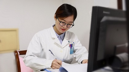 有才！這位女醫(yī)生自創(chuàng)說唱視頻，讓科普更&ldquo;接地氣&rdquo;