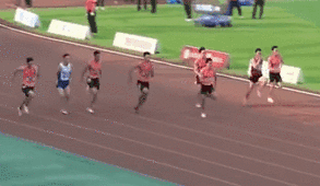 9秒98！蘇炳添創(chuàng)國(guó)內(nèi)男子百米最佳戰(zhàn)績(jī)