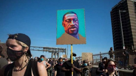 美國(guó)警察&ldquo;跪頸&rdquo;執(zhí)法致死弗洛伊德案開(kāi)審