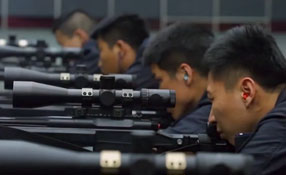 藍(lán)劍C位，很酷很忠誠(chéng)