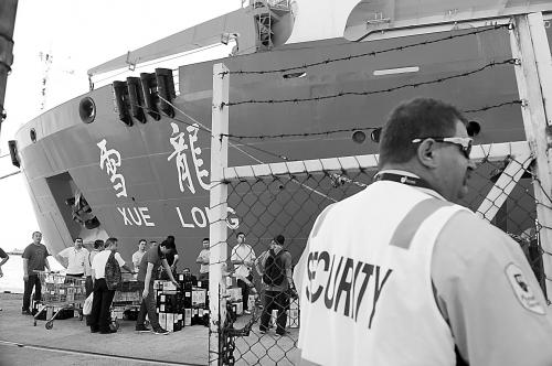 21日，雪龍?zhí)栒郎?zhǔn)備從澳大利亞的弗里曼特爾港啟程，前往MH370航班失聯(lián)疑似海域。