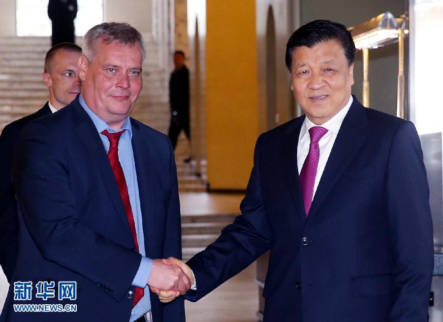 6月13日，中共中央政治局常委、中央書記處書記劉云山在赫爾辛基會見芬蘭社民黨主席、財政部長林內(nèi)。 新華社記者姚大偉攝