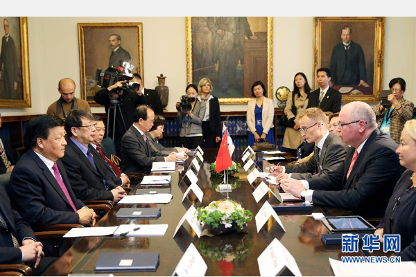 6月13日，中共中央政治局常委、中央書記處書記劉云山在赫爾辛基會見芬蘭議長海內盧奧馬。 新華社記者姚大偉攝