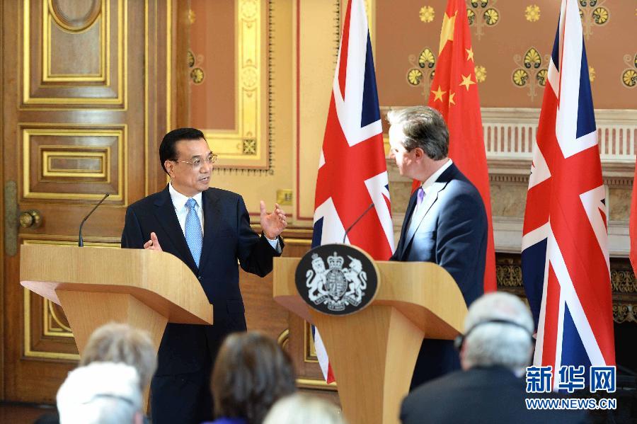 6月17日，中國國務(wù)院總理李克強同英國首相卡梅倫在倫敦舉行中英總理年度會晤后共同會見記者。新華社記者 李濤 攝
