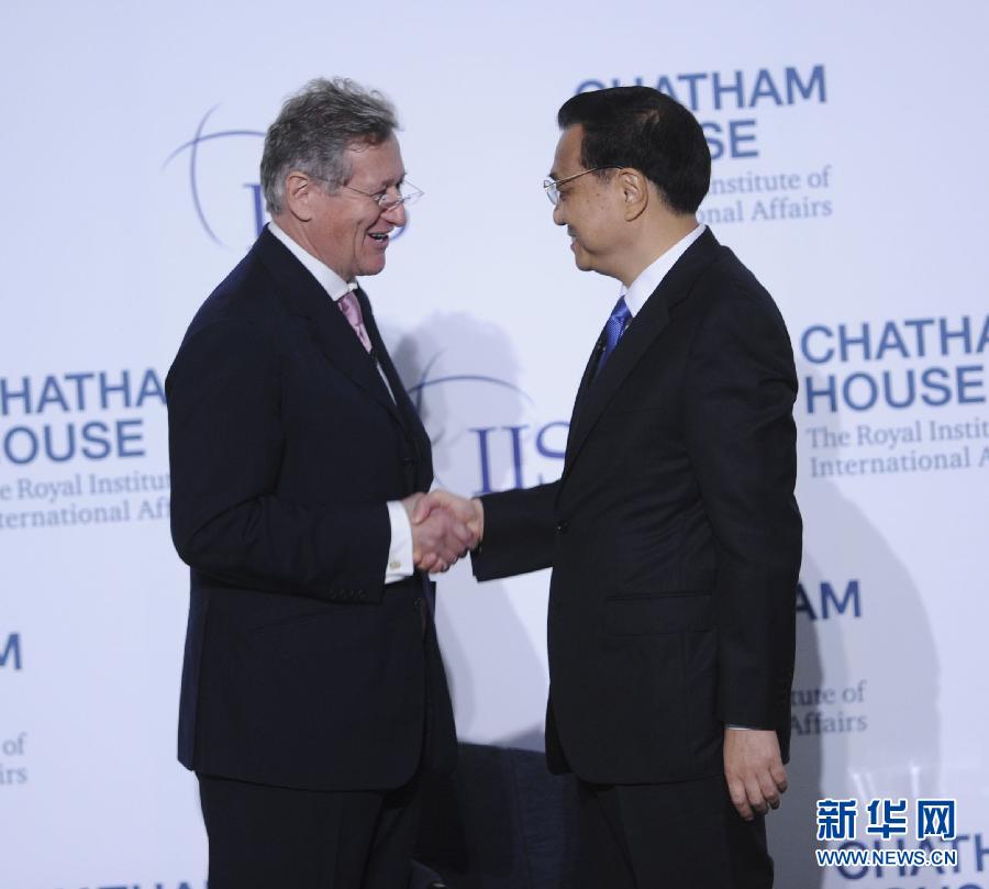  6月18日，國(guó)務(wù)院總理李克強(qiáng)在倫敦金融城市長(zhǎng)官邸面向英國(guó)皇家國(guó)際問(wèn)題研究所和國(guó)際戰(zhàn)略研究所兩大智庫(kù)發(fā)表題為《共建包容發(fā)展的美好世界》的演講。新華社記者 張鐸 攝 