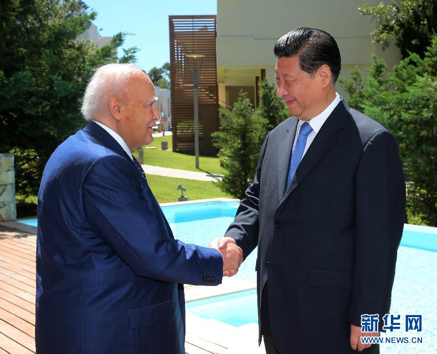 7月13日，中國(guó)國(guó)家主席習(xí)近平在希臘羅德島會(huì)見希臘總統(tǒng)帕普利亞斯。 新華社記者 蘭紅光 攝