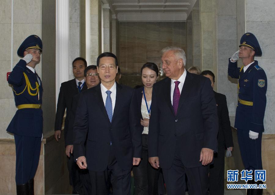 9月27日，應(yīng)邀訪問(wèn)白俄羅斯的國(guó)務(wù)院副總理張高麗在明斯克同白俄羅斯總理米亞斯尼科維奇舉行會(huì)談。 新華社記者王曄攝