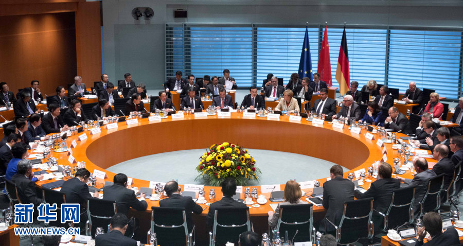 10月10日，中國國務(wù)院總理李克強在柏林與德國總理默克爾共同主持第三輪中德政府磋商。 新華社記者 李學仁 攝 