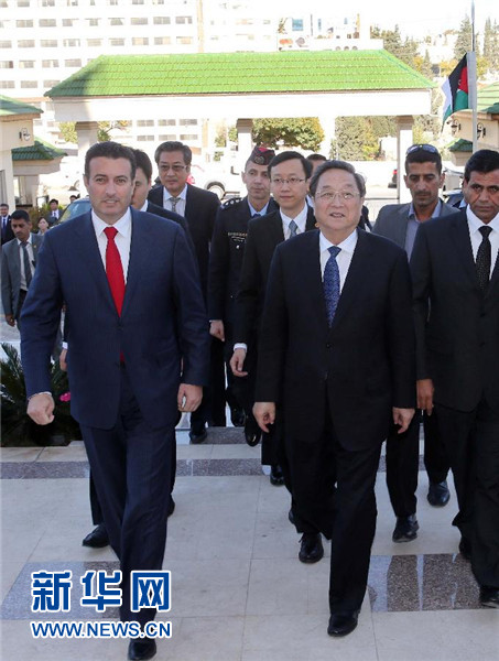 11月9日，正在約旦進行正式友好訪問的全國政協(xié)主席俞正聲在安曼會見約旦眾議院代議長薩法迪。 新華社記者 劉衛(wèi)兵 攝 