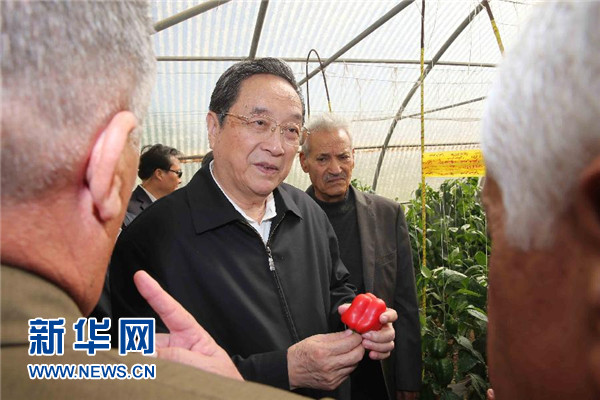 11月8日，正在約旦進行正式友好訪問的全國政協(xié)主席俞正聲在約旦河谷參觀碩果農(nóng)業(yè)合作社。 新華社記者 劉衛(wèi)兵 攝 