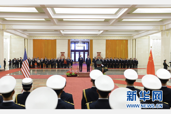 11月12日，國家主席習(xí)近平在北京人民大會堂舉行歡迎儀式，歡迎美國總統(tǒng)奧巴馬對中國進行國事訪問。 新華社記者 馬占成 攝