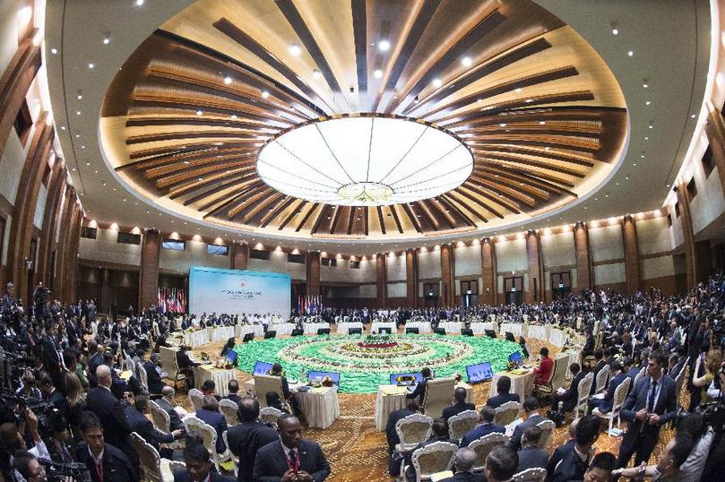  11月13日，中國國務(wù)院總理李克強(qiáng)在緬甸內(nèi)比都出席第九屆東亞峰會(huì)。 新華社記者 王曄 攝