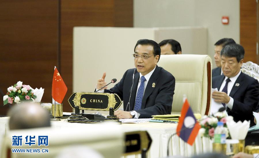11月13日，中國國務(wù)院總理李克強(qiáng)在緬甸內(nèi)比都出席第17次中國－東盟（10+1）領(lǐng)導(dǎo)人會議。這是李克強(qiáng)在會上講話。 新華社記者 鞠鵬 攝