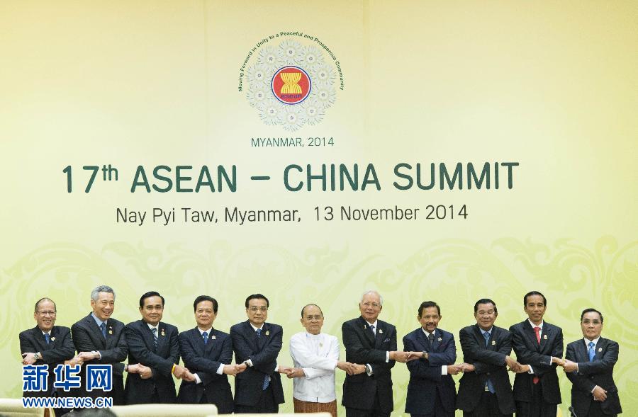 11月13日，中國國務(wù)院總理李克強(qiáng)在緬甸內(nèi)比都出席第17次中國－東盟（10+1）領(lǐng)導(dǎo)人會議。 新華社記者 王曄 攝