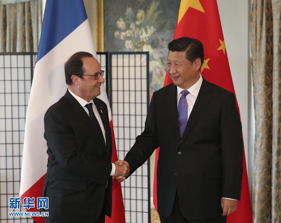 11月16日，國(guó)家主席習(xí)近平在澳大利亞布里斯班會(huì)見(jiàn)法國(guó)總統(tǒng)奧朗德。 新華社記者丁林?jǐn)z 