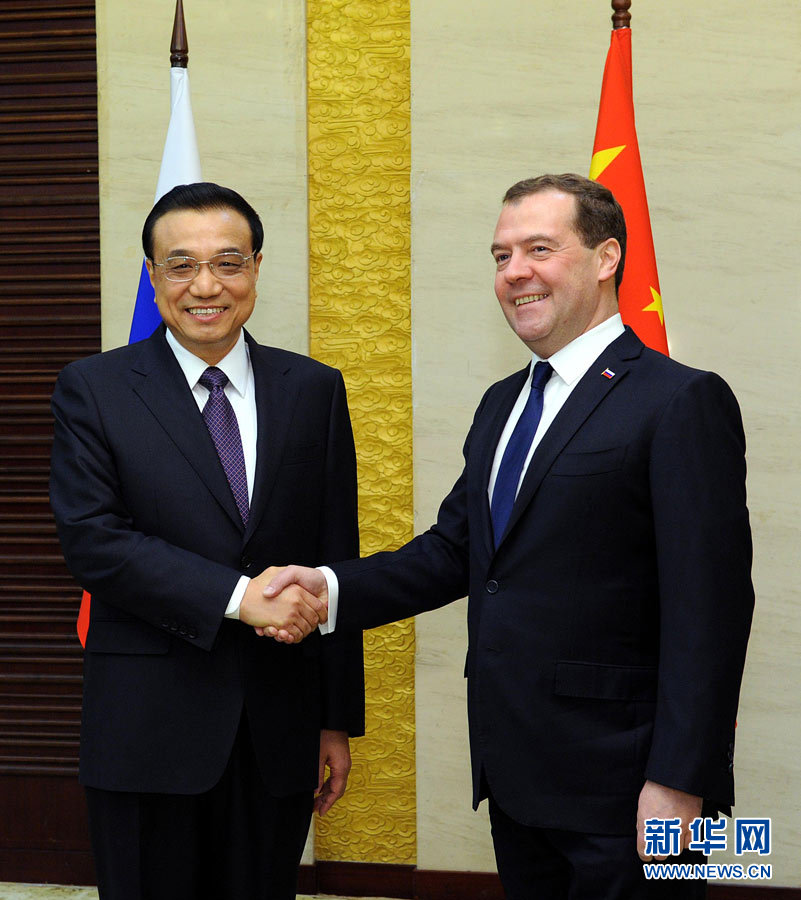 12月15日，中國(guó)國(guó)務(wù)院總理李克強(qiáng)在阿斯塔納會(huì)見(jiàn)俄羅斯總理梅德韋杰夫。 新華社記者 饒愛(ài)民 攝