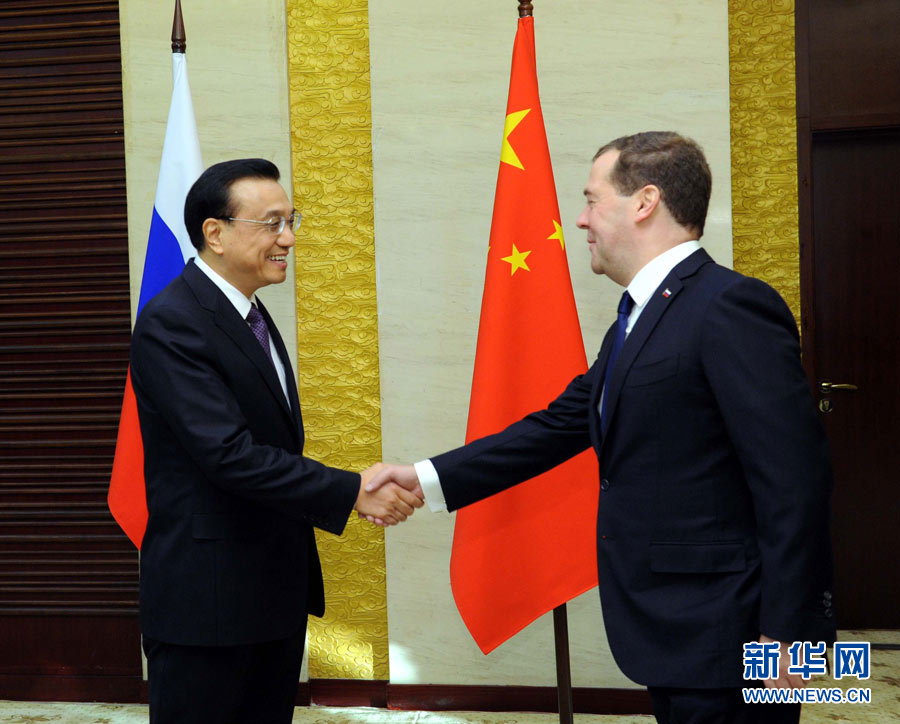 12月15日，中國(guó)國(guó)務(wù)院總理李克強(qiáng)在阿斯塔納會(huì)見(jiàn)俄羅斯總理梅德韋杰夫。 新華社記者 饒愛(ài)民 攝