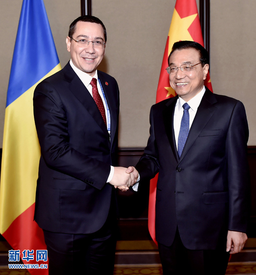 12月16日，中國國務(wù)院總理李克強(qiáng)在貝爾格萊德會見羅馬尼亞總理蓬塔。 新華社記者劉力航攝