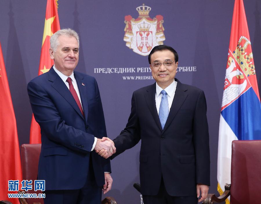 12月18日，中國國務(wù)院總理李克強(qiáng)在貝爾格萊德會(huì)見塞爾維亞總統(tǒng)尼科利奇。 新華社記者姚大偉攝