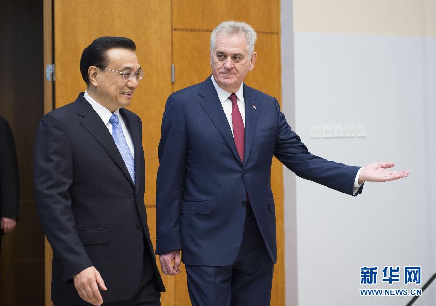 12月18日，國務(wù)院總理李克強(qiáng)在貝爾格萊德會(huì)見塞爾維亞總統(tǒng)尼科利奇。 新華社記者 黃敬文 攝 