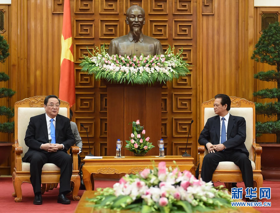 12月25日至27日，中共中央政治局常委、全國政協(xié)主席俞正聲對越南進行正式訪問。這是12月26日，俞正聲在河內(nèi)會見越南政府總理阮晉勇。 新華社記者劉建生攝