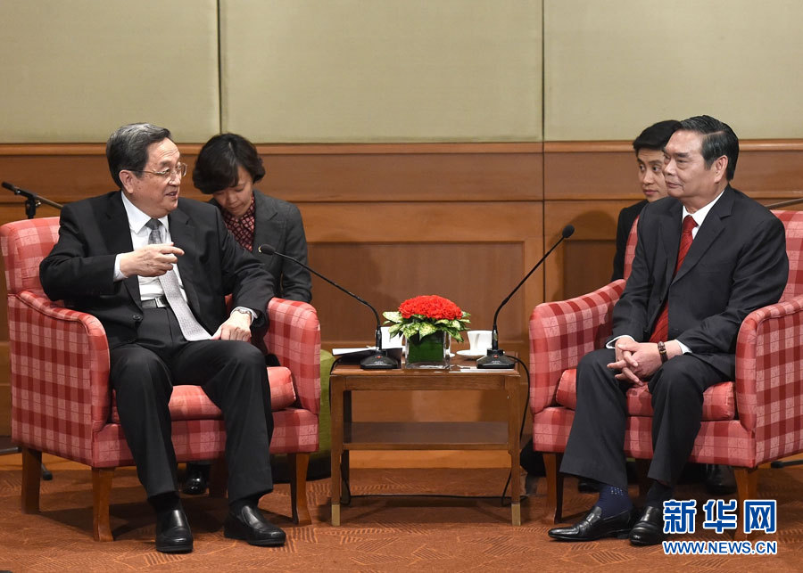 12月25日至27日，中共中央政治局常委、全國政協(xié)主席俞正聲對越南進行正式訪問。這是12月25日，俞正聲在河內(nèi)會見越共中央書記處常務書記黎鴻英。 新華社記者劉建生攝