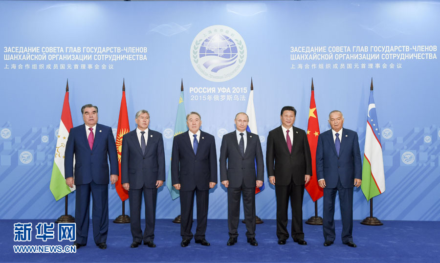 7月10日，上海合作組織成員國元首理事會第十五次會議在俄羅斯烏法舉行。國家主席習近平出席會議并發(fā)表重要講話。這是會前，成員國元首集體合影。新華社記者 李學仁 攝