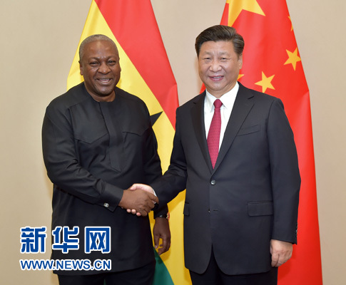 12月3日，國(guó)家主席習(xí)近平在約翰內(nèi)斯堡會(huì)見(jiàn)加納總統(tǒng)馬哈馬。新華社記者 李濤 攝 

