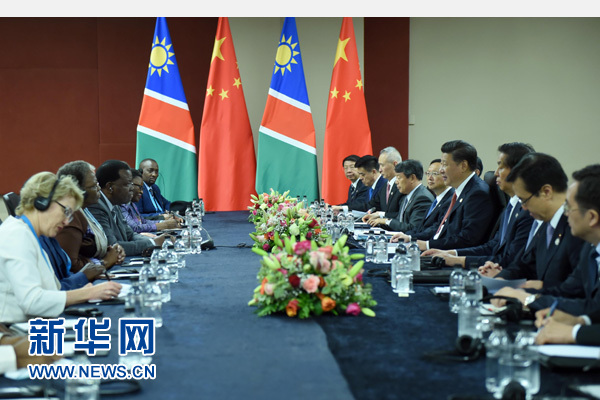12月4日，國(guó)家主席習(xí)近平在約翰內(nèi)斯堡會(huì)見納米比亞總統(tǒng)根哥布。 新華社記者 張鐸 攝