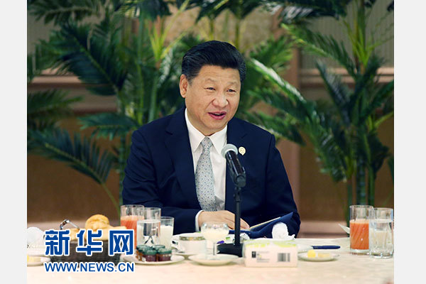 12月5日，國(guó)家主席習(xí)近平在約翰內(nèi)斯堡再次集體會(huì)見17位非洲國(guó)家領(lǐng)導(dǎo)人。 新華社記者 姚大偉 攝