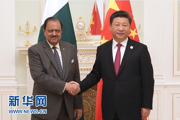 6月23日，國(guó)家主席習(xí)近平在塔什干會(huì)見(jiàn)巴基斯坦總統(tǒng)侯賽因。新華社記者馬占成攝