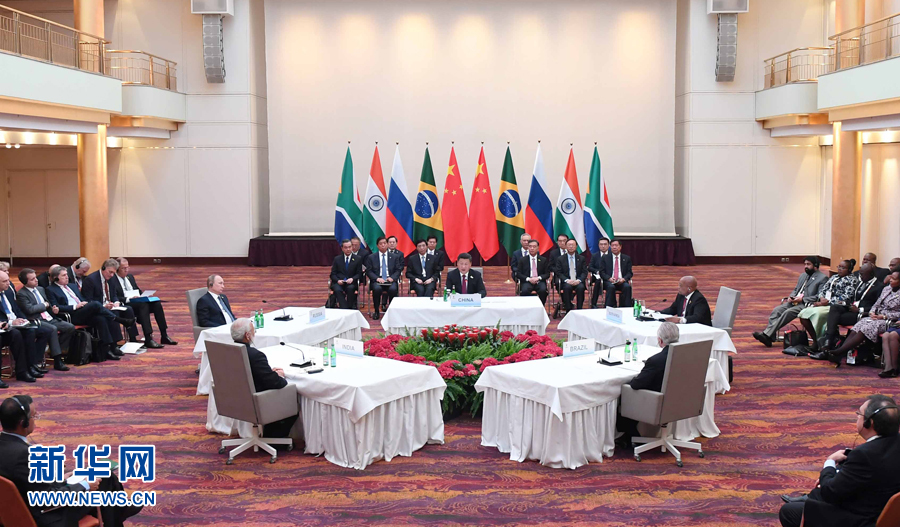 7月7日，國家主席習近平在德國漢堡主持金磚國家領(lǐng)導人非正式會晤，發(fā)表引導性講話和總結(jié)講話。南非總統(tǒng)祖馬、巴西總統(tǒng)特梅爾、俄羅斯總統(tǒng)普京、印度總理莫迪出席。新華社記者 張鐸 攝