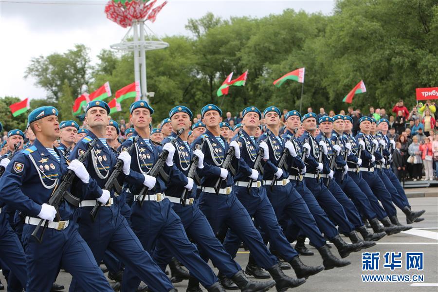 （國際）（3）白俄羅斯舉行獨(dú)立日閱兵式　解放軍儀仗隊首次應(yīng)邀參加