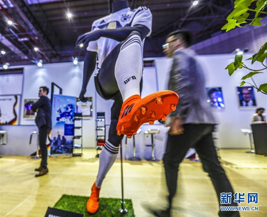 （新華全媒頭條&middot;圖文互動(dòng)）（14）人間正道 浩蕩前行&mdash;&mdash;習(xí)近平主席出席首屆中國(guó)國(guó)際進(jìn)口博覽會(huì)紀(jì)實(shí)