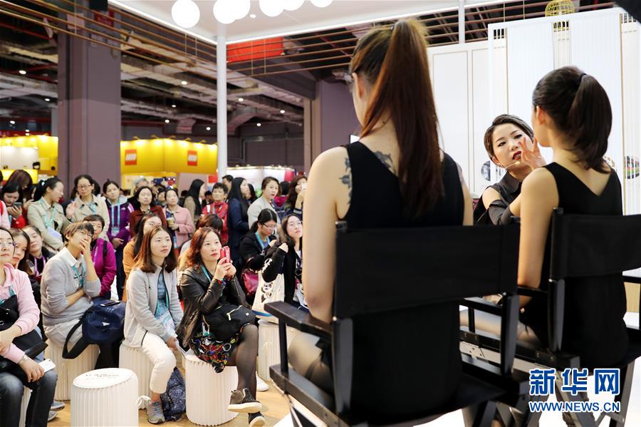 （新華全媒頭條&middot;圖文互動）（9）從進(jìn)博會到&ldquo;雙11&rdquo; 超級訂單背后蘊(yùn)藏中國動能