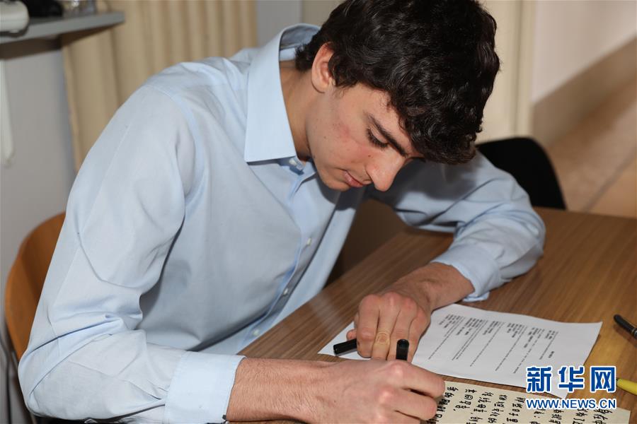 （國際&middot;出訪配合&middot;圖文互動(dòng)）（4）通訊：我們的夢(mèng)想里一定有中國&mdash;&mdash;意大利羅馬國立住讀學(xué)校師生熱議習(xí)近平主席回信