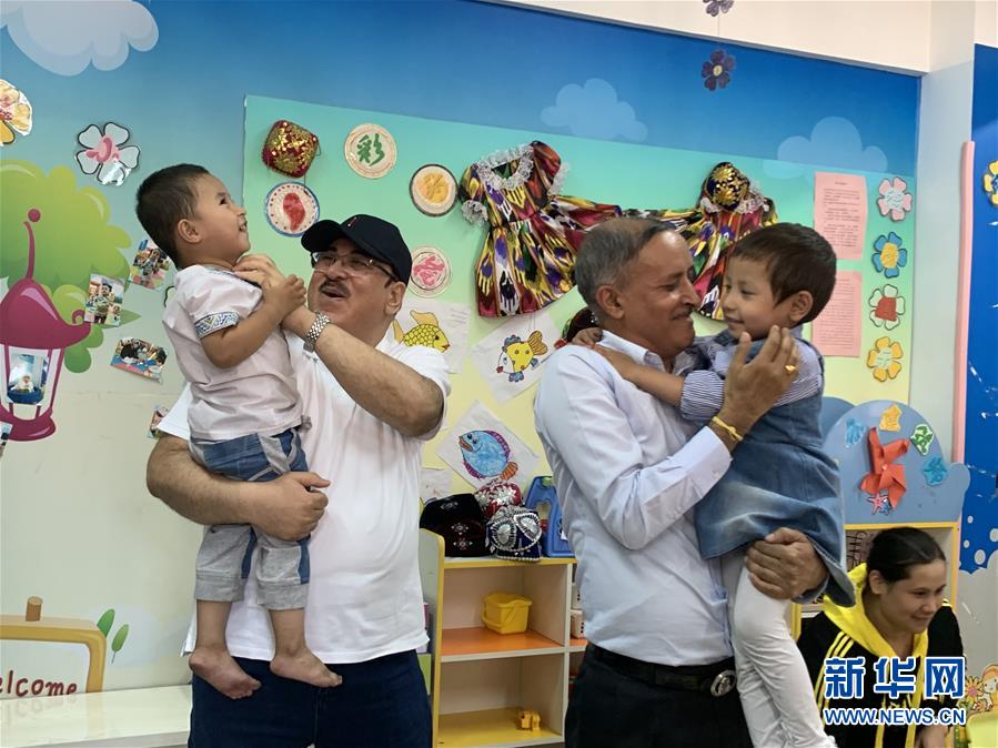 （圖文互動）（3）多國駐華使節(jié)參訪新疆：中國反恐、去極端化經(jīng)驗(yàn)值得學(xué)習(xí)借鑒