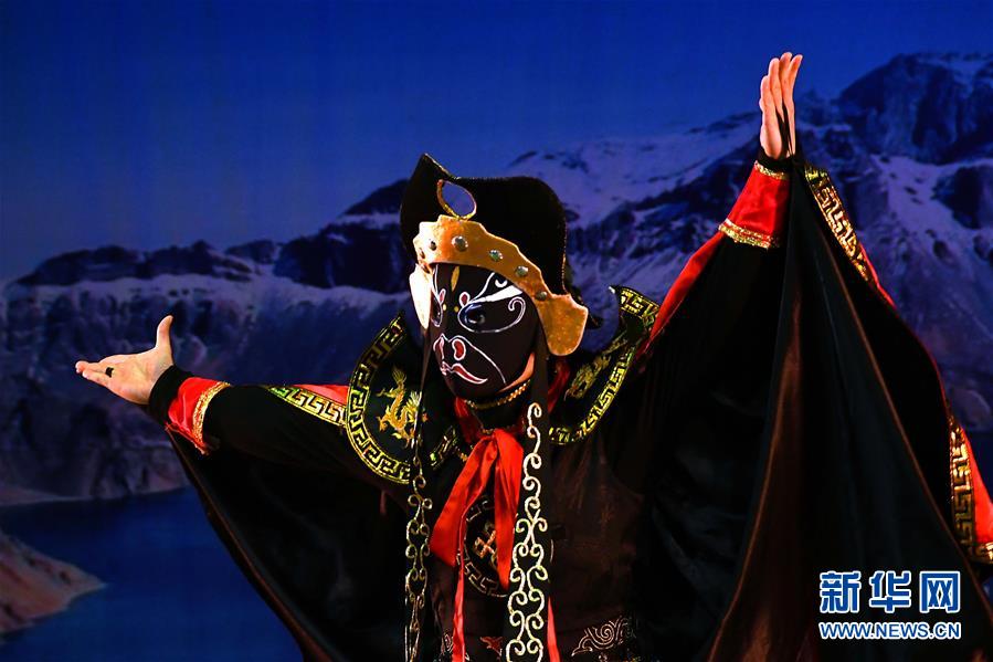 (國(guó)際)(1)“歡樂(lè)春節(jié)”專場(chǎng)演出拉開中古建交60周年系列活動(dòng)序幕